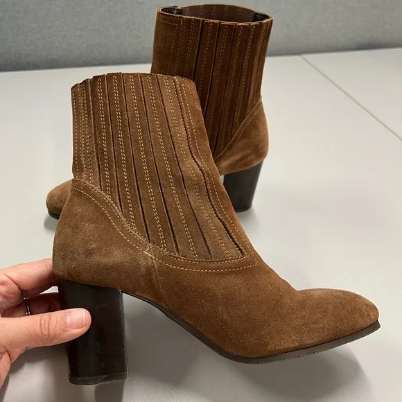Aquatalia Fayren Suede Ankle Boots Chestnut Size 6